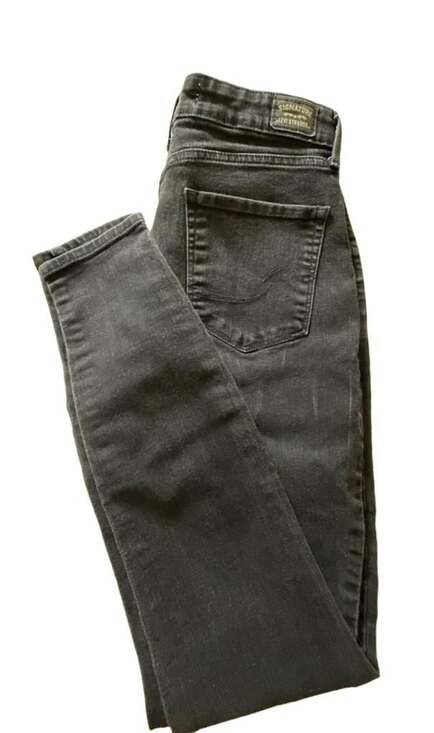 Signature by Levi Strauss & Co. Denim - Signature by Levi Strauss & Co. High Rise Skinny Size 10L W30 L32 Black Jeans